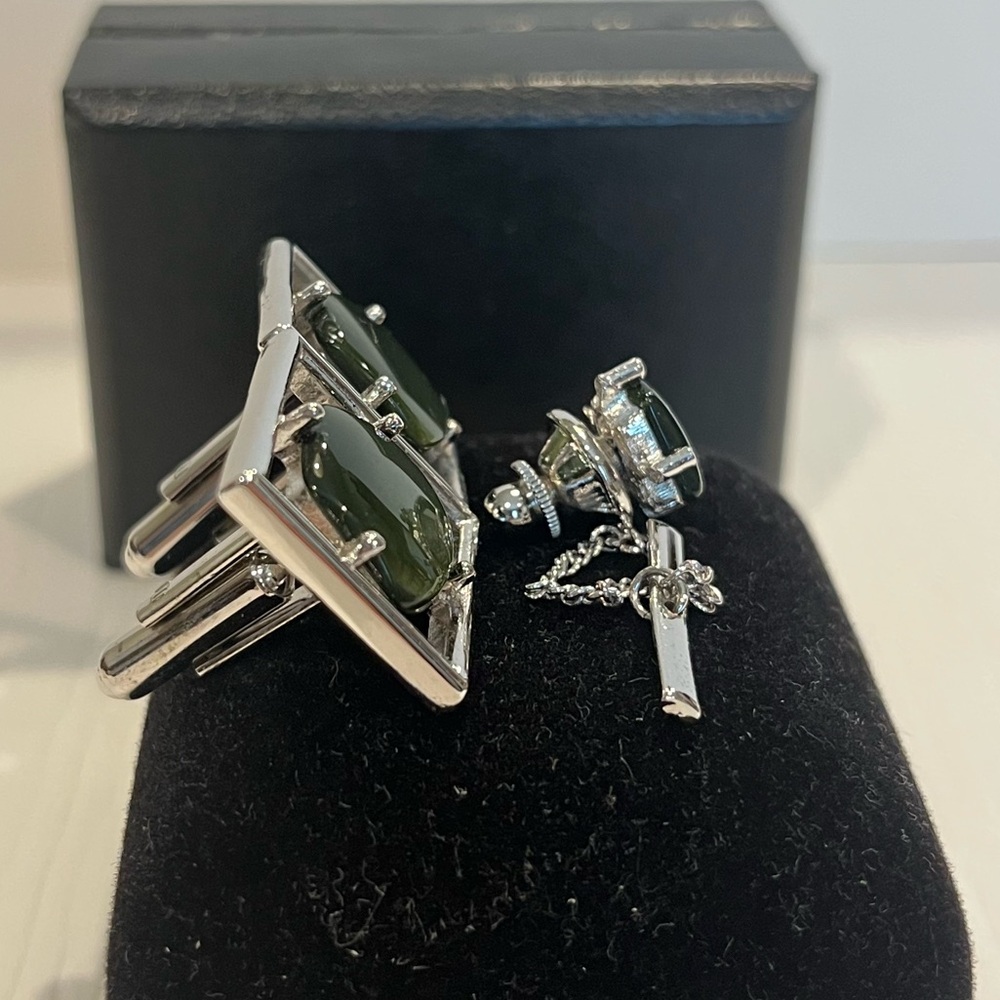 Vintage Mens Green Stone Silver Tone Cuff Links & Tie Clip Set - Picture 6 of 10